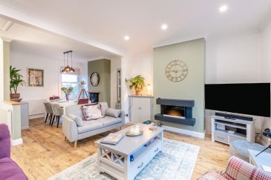 Quayside Cottage (OC-Q30369)