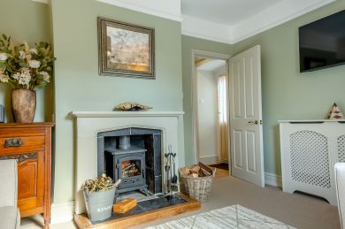 Hawthorn Cottage -  Norton Green (OC-H30562)