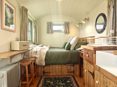 Seaside Shepherds Hut (OC-S30913)