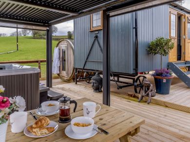 Finmia Sauna, Hot Tub & Plunge Pool (OC-81549) Finmia Sauna, Hot Tub & Plunge Pool (OC-81549)