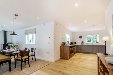 Roberts' Chalet (OC-R45937) Roberts' Chalet (OC-R45937)
