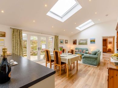 Medlar Cottage (OC-91164) Medlar Cottage (OC-91164)