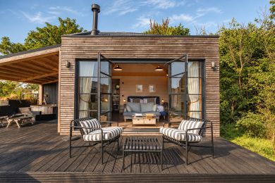 Writers Studio Hot Tub (OC-W44731) Writers Studio Hot Tub (OC-W44731)