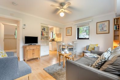 2 Glyndley Manor Cottages (OC-G33059)