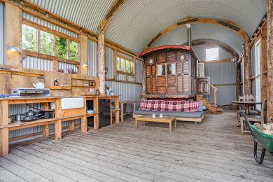 Mari - The Vintage Caravan (OC-M32354)