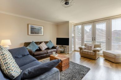 Bowleaze Beach Apartment (OC-WY406)