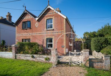 Hawthorn Cottage -  Norton Green (OC-H30562)
