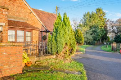 Garden Cottage at Stratford Upon Avon (OC-G34446)
