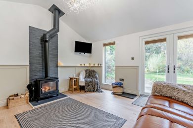 Roe Deer Lodge (OC-M33953) Roe Deer Lodge (OC-M33953)