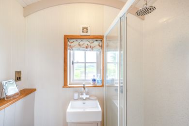 Valley Views Shepherds Hut (OC-H42651) Valley Views Shepherds Hut (OC-H42651)