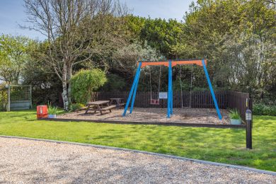 5 Pinewood Retreat – Sunningdale (OC-S31744)