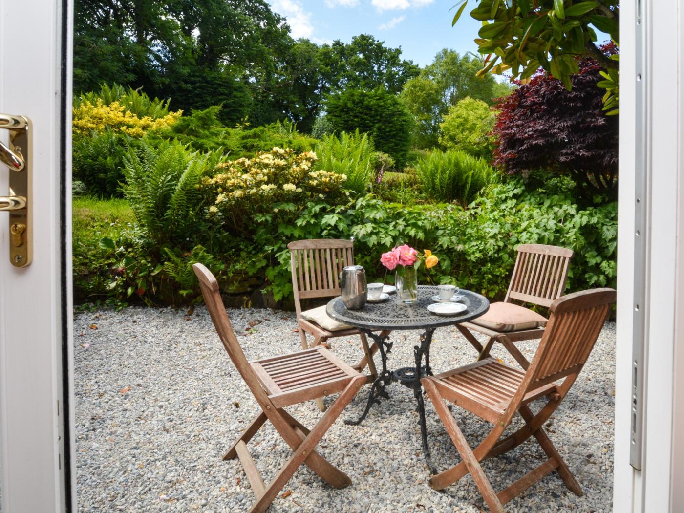 2 Bedroom Cottage in Exeter - Dog Friendly Holiday Cottage in Exeter ...