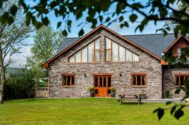 Llety Llyn y Fan