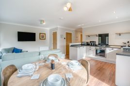 Water's Edge Hideaway - Ochiltree