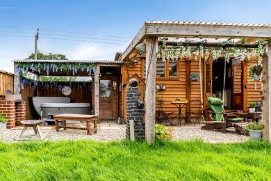 Willow Retreat (OC-W32805) Willow Retreat (OC-W32805)