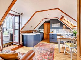 Orchard Farm Wedmore - Honey Pin