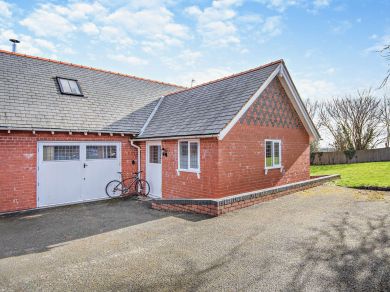 Douglas Cottage (OC-95869) Douglas Cottage (OC-95869)
