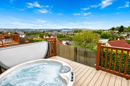Select Hot Tub Lodge