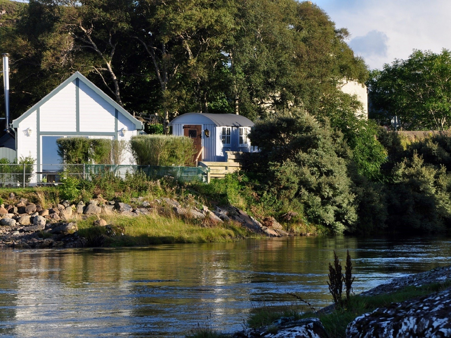 Poolewe Cottage Retreat with Hot Tub