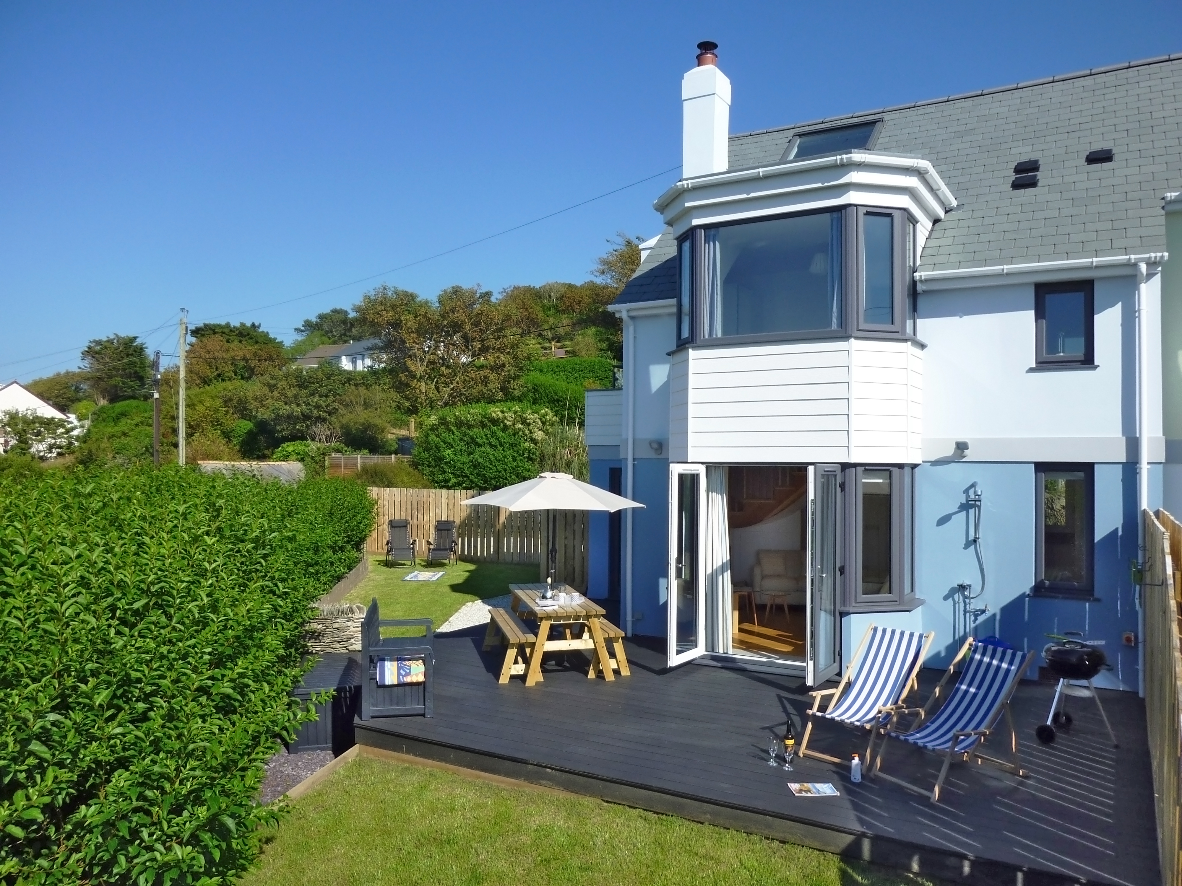 Dog friendly accommodation shop in mortehoe