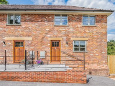 Magnolia - The Coach House (OC-96127) Magnolia - The Coach House (OC-96127)