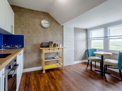 Tommy Jacks Apartment 6 (OC-78611)