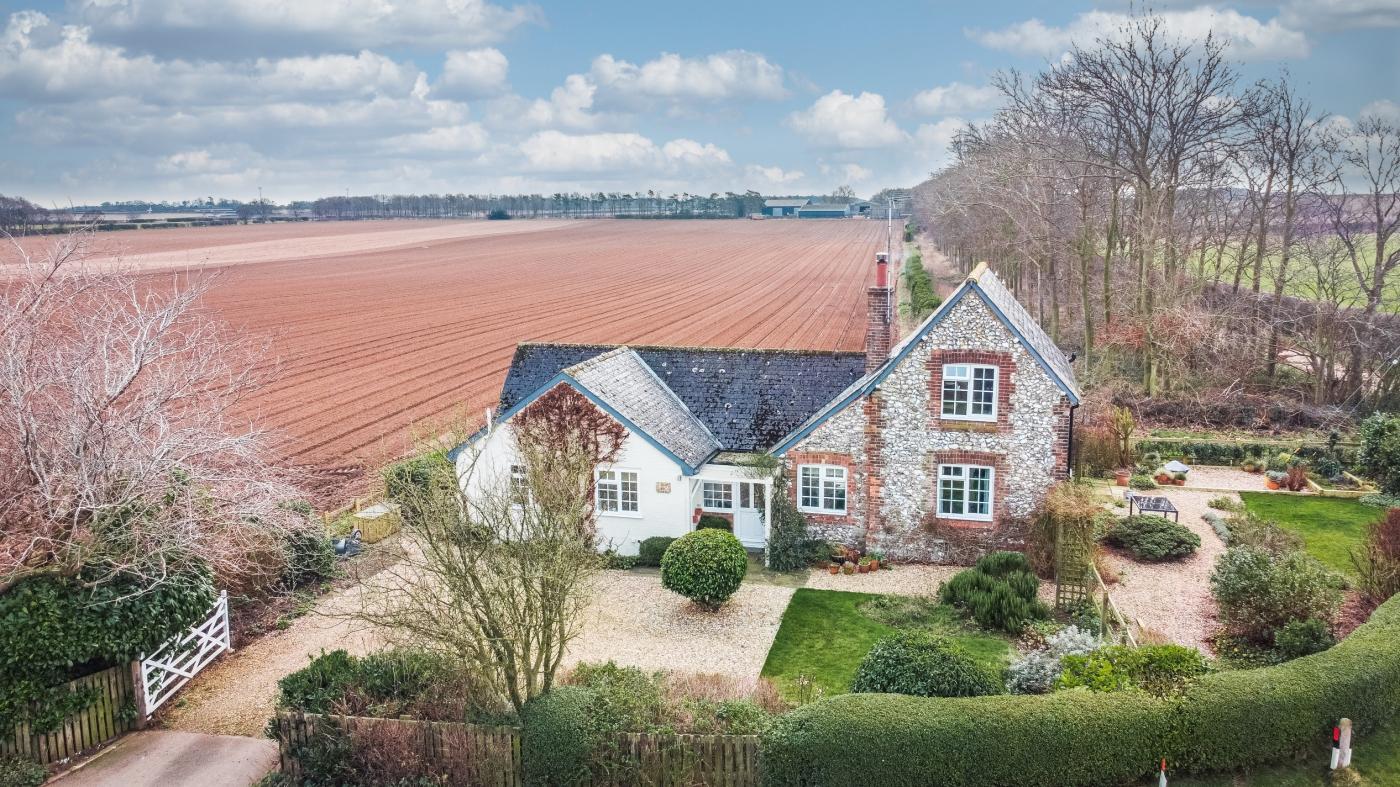 3 Bedroom Cottage in Docking - Dog Friendly Holiday Cottage in Docking ...
