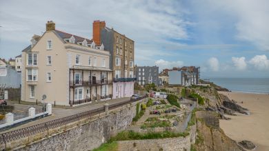 Paragon House 6 (OC-P30297)