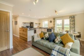 Water's Edge Retreat - Ochiltree
