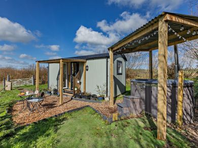 Oakford Shepherds Hut (OC-93963) Oakford Shepherds Hut (OC-93963)