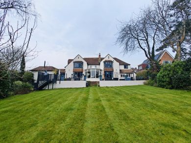 The White House - Worthing (OC-W31944)