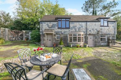 Manor Cottage Barn (OC-M45944) Manor Cottage Barn (OC-M45944)