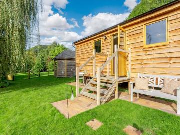 Willow Shepherds Hut (OC-89932)