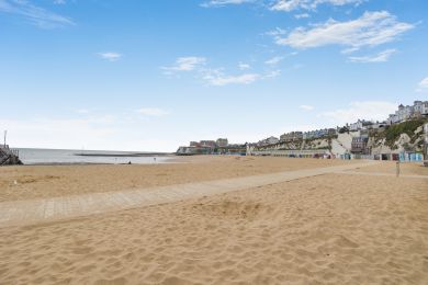 Beach Bulls Broadstairs (OC-B39035) Beach Bulls Broadstairs (OC-B39035)