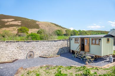 Plas Uchaf Farm Shepherds Hut (OC-P32089) Plas Uchaf Farm Shepherds Hut (OC-P32089)