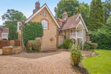 Chase Lodge - Haslemere (OC-C34083)