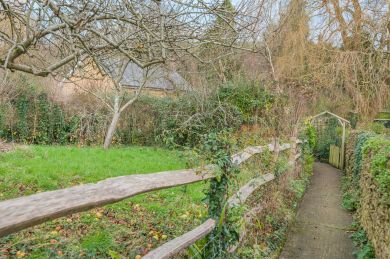 Garden Cottage - Uploders (OC-G30276)