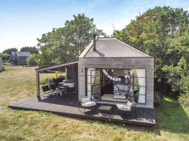 Writers Studio Hot Tub (OC-W44731) Writers Studio Hot Tub (OC-W44731)