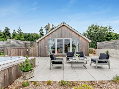 Dartmouth Lodge (OC-93061)