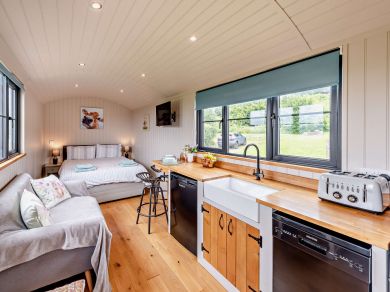 Shepherds Hut At Hill Farm (OC-96190) Shepherds Hut At Hill Farm (OC-96190)