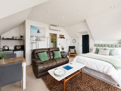 Seaview Studio (OC-S42777)