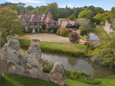 Moat View Manor (OC-M46617) Moat View Manor (OC-M46617)