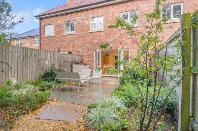 Mews Townhouse (OC-M32532) Mews Townhouse (OC-M32532)