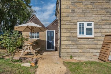 One Manor Cottages (OC-M46481) One Manor Cottages (OC-M46481)