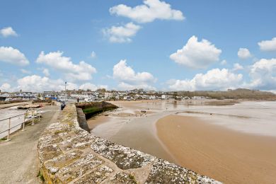 Sandy Paws - Saundersfoot (OC-S30541)
