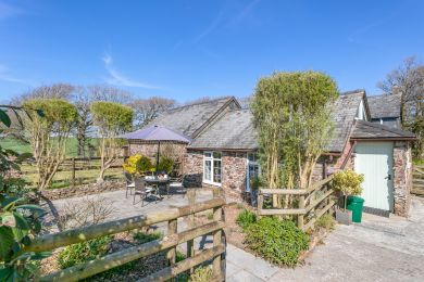 Willow Cottage - Bennetts Court (OC-W31810)