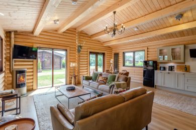 Carlton Lodge (OC-C44825) Carlton Lodge (OC-C44825)
