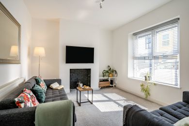 Drws Nesaf Cardiff Townhouse (OC-BOW188)