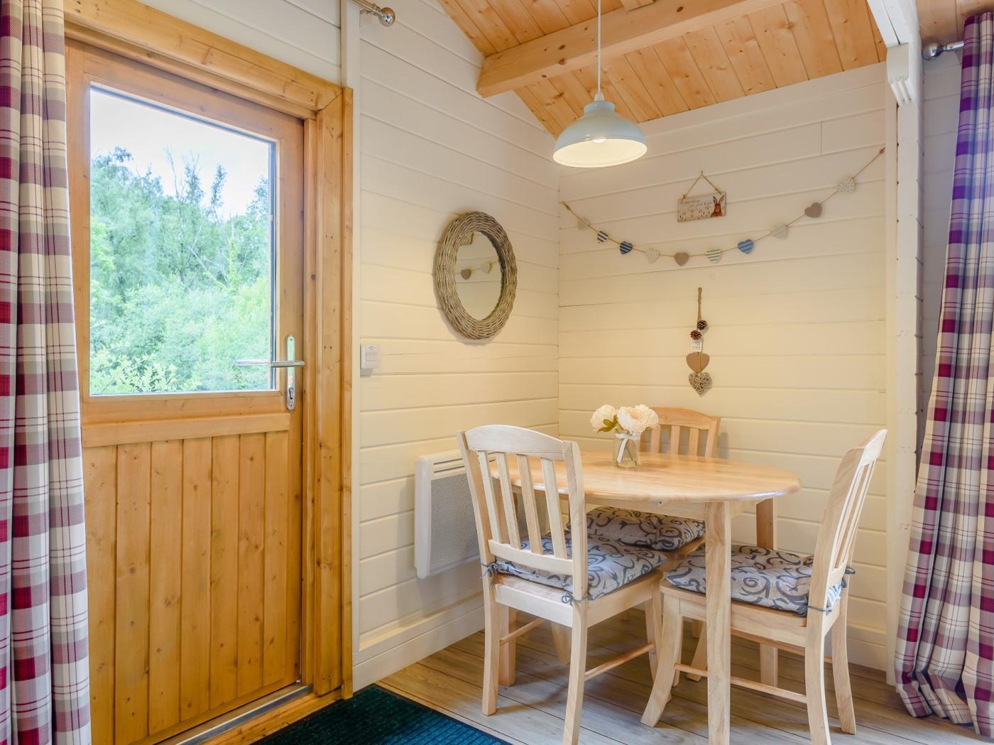 Alverstone Rustic Cabin | Sandown