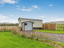 Yew Tree Hot Tub Hideaway